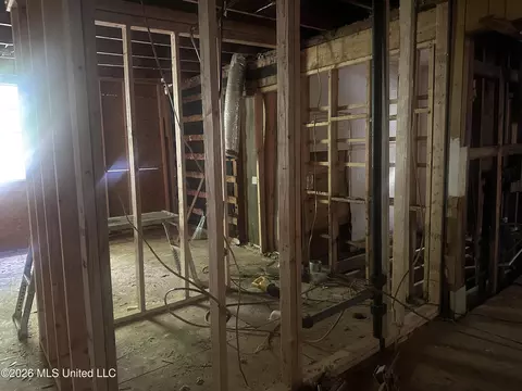 Entry Way - 224 Hartfield St, Jackson, MS 39216 photo 6 of 8