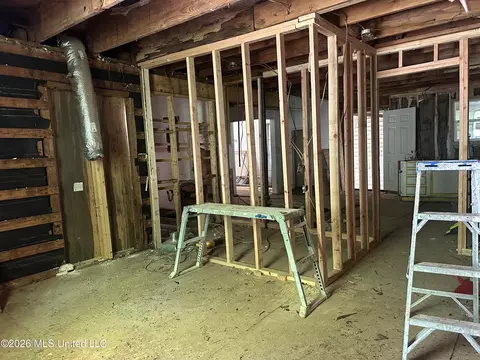 Entry Way - 224 Hartfield St, Jackson, MS 39216 photo 2 of 8