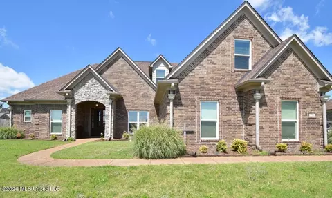 4713 Bakersfield Dr, Nesbit, MS 38651