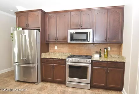 Kitchen - 4713 Bakersfield Dr, Nesbit, MS 38651 photo 3 of 3