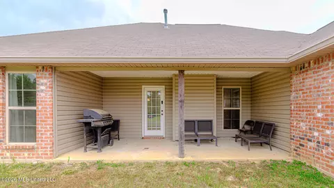 Exterior - 508 Fairway Ave, Byram, MS 39272 photo 4 of 5