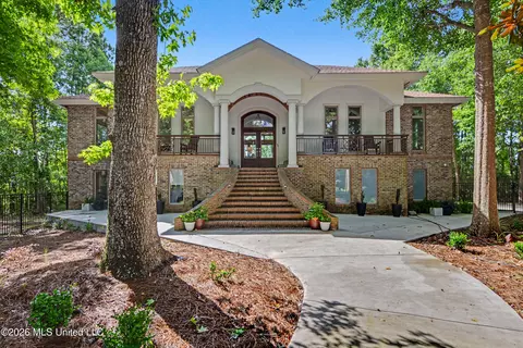 2308 Pointe Of View Dr, Ocean Springs, MS 39564