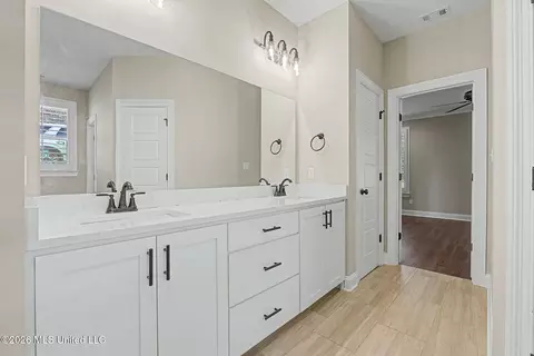 Entry Way - 2945 Fossil Hill Dr, Hernando, MS 38632 photo 4 of 5