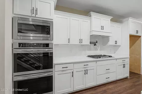Kitchen - 2945 Fossil Hill Dr, Hernando, MS 38632 photo 3 of 3