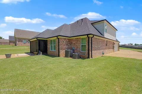 Exterior - 2945 Fossil Hill Dr, Hernando, MS 38632 photo 10 of 11