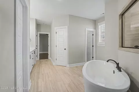 Entry Way - 2945 Fossil Hill Dr, Hernando, MS 38632 photo 3 of 5