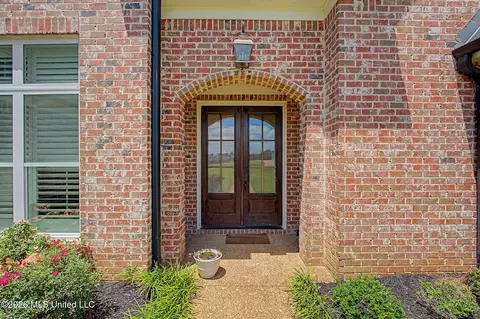 Entry Way - 2945 Fossil Hill Dr, Hernando, MS 38632 photo 1 of 5