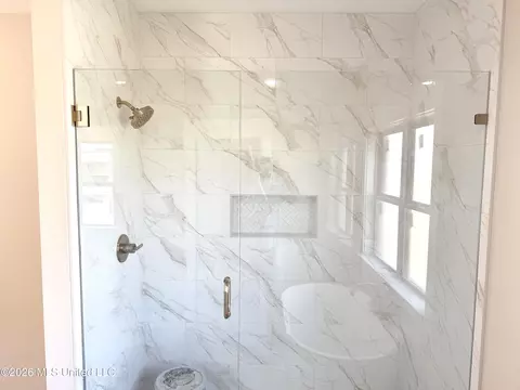 Bath - 1711 Caribe Dr, Nesbit, MS 38651 photo 4 of 8