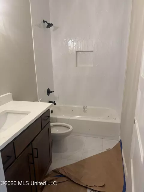 Bath - 1711 Caribe Dr, Nesbit, MS 38651 photo 5 of 8