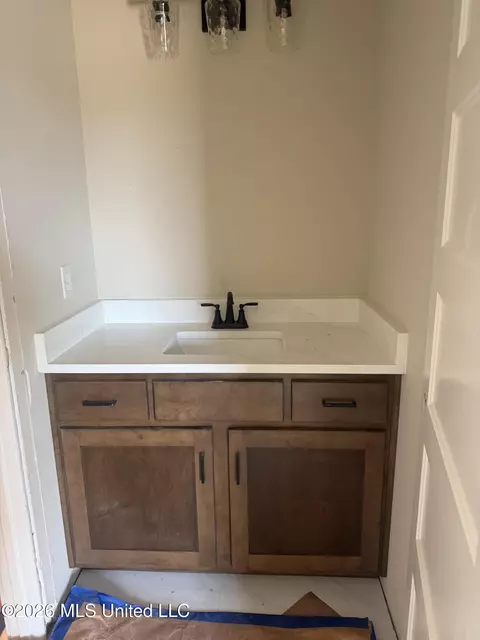 Bath - 1711 Caribe Dr, Nesbit, MS 38651 photo 7 of 8