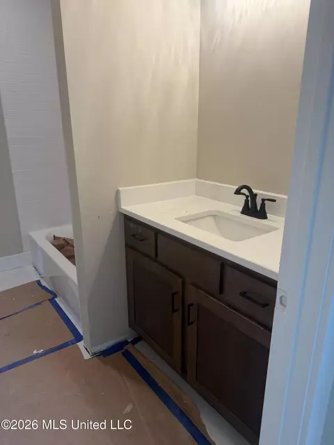 Bath - 1711 Caribe Dr, Nesbit, MS 38651 photo 6 of 8