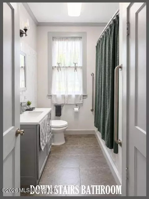Bath - 371 S College St, Grenada, MS 38901 photo 1 of 4