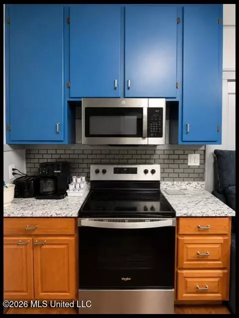 Kitchen - 371 S College St, Grenada, MS 38901 photo 5 of 7