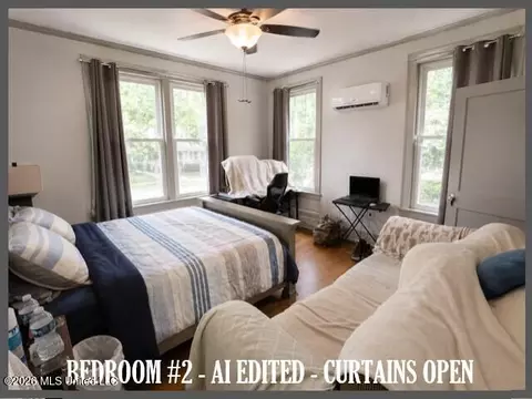 Bedroom - 371 S College St, Grenada, MS 38901 photo 5 of 12