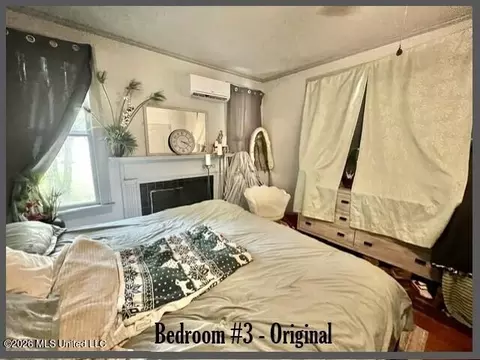 Bedroom - 371 S College St, Grenada, MS 38901 photo 7 of 12