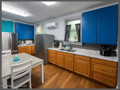 Kitchen - 371 S College St, Grenada, MS 38901 photo 4 of 7
