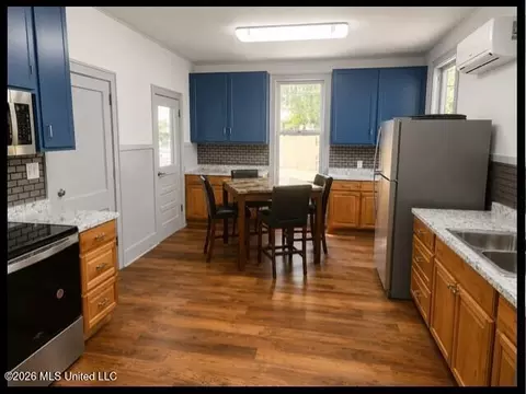 Kitchen - 371 S College St, Grenada, MS 38901 photo 6 of 7