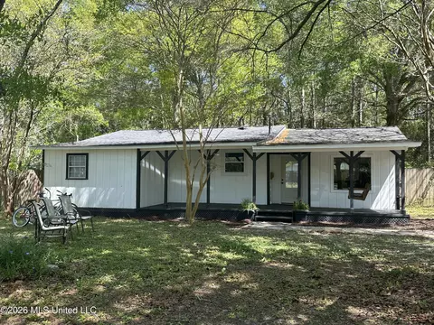 3012 Ridgedale Rd, Gautier, MS 39553