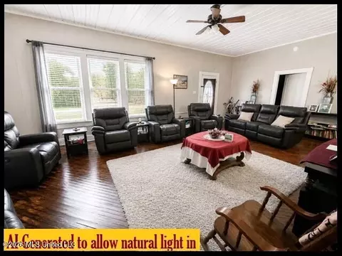 Living - 393 George Payne Cossar Blvd, Charleston, MS 38921 photo 2 of 4