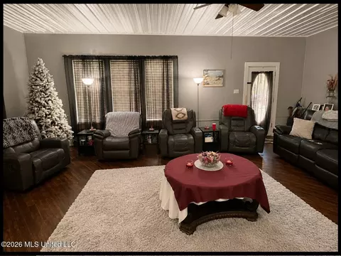 Living - 393 George Payne Cossar Blvd, Charleston, MS 38921 photo 1 of 4