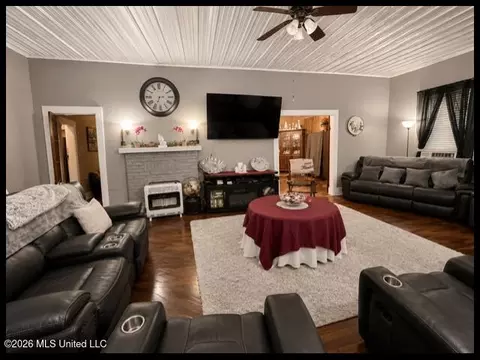 Living - 393 George Payne Cossar Blvd, Charleston, MS 38921 photo 4 of 4