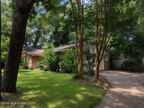 3761 River Pine Dr, Moss Point, MS 39563