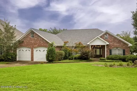 90 W Shore Dr, Hattiesburg, MS 39402
