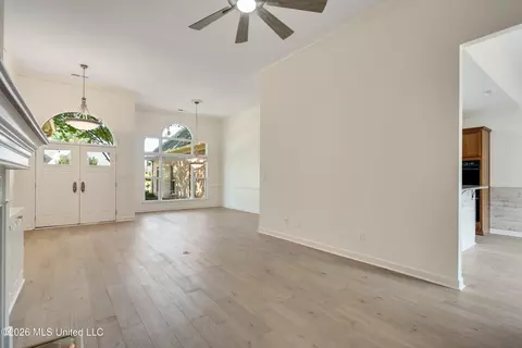 Living - 7105 N Apache Dr, Olive Branch, MS 38654 photo 6 of 7