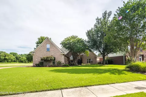 Exterior - 7105 N Apache Dr, Olive Branch, MS 38654 photo 4 of 7