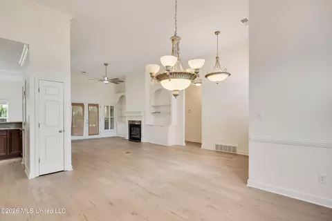 Living - 7105 N Apache Dr, Olive Branch, MS 38654 photo 2 of 7