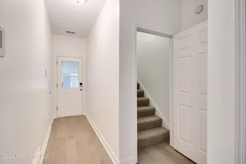 Entry Way - 7105 N Apache Dr, Olive Branch, MS 38654 photo 2 of 2