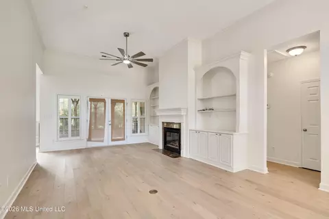 Living - 7105 N Apache Dr, Olive Branch, MS 38654 photo 3 of 7