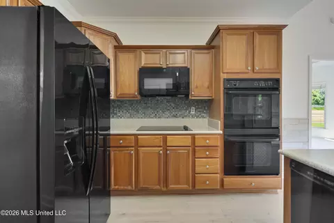 Kitchen - 7105 N Apache Dr, Olive Branch, MS 38654 photo 4 of 4