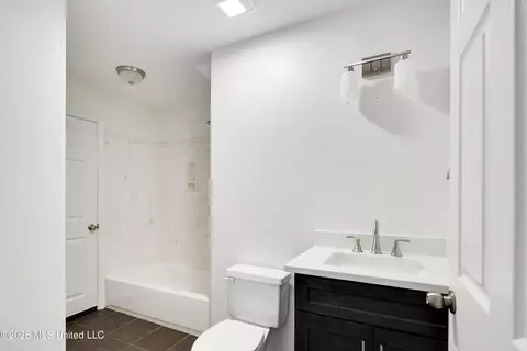 Bath - 7105 N Apache Dr, Olive Branch, MS 38654 photo 5 of 5