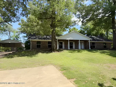 910 Newitt Vick Dr, Vicksburg, MS 39183