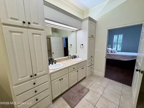Bath - 3920 Roxbury Rd, Jackson, MS 39211 photo 6 of 7