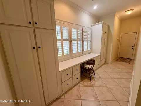 Entry Way - 3920 Roxbury Rd, Jackson, MS 39211 photo 3 of 6