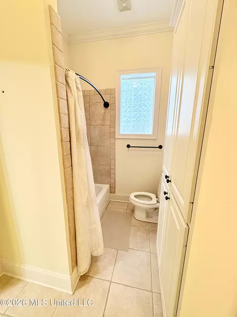Bath - 3920 Roxbury Rd, Jackson, MS 39211 photo 3 of 7