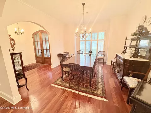 Dining - 3920 Roxbury Rd, Jackson, MS 39211 photo 2 of 3