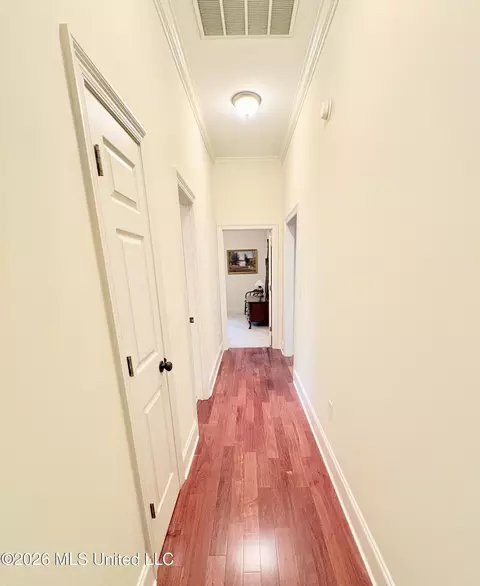 Entry Way - 3920 Roxbury Rd, Jackson, MS 39211 photo 5 of 6