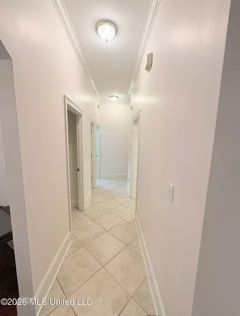 Entry Way - 3920 Roxbury Rd, Jackson, MS 39211 photo 2 of 6