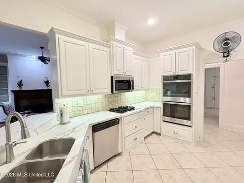 Kitchen - 3920 Roxbury Rd, Jackson, MS 39211 photo 5 of 5
