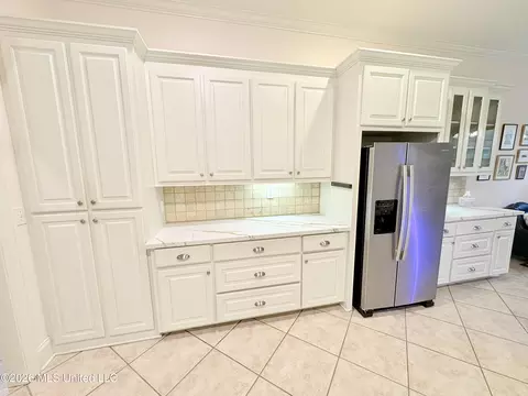 Kitchen - 3920 Roxbury Rd, Jackson, MS 39211 photo 4 of 5