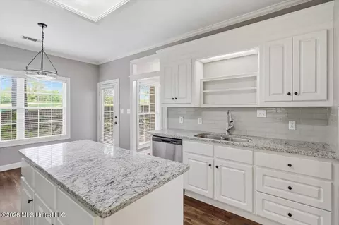 Kitchen - 117 Trace Rdg, Clinton, MS 39056 photo 2 of 4
