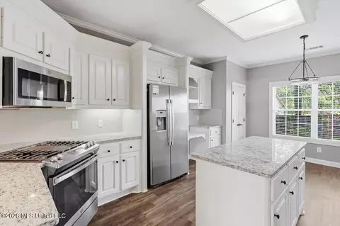 Kitchen - 117 Trace Rdg, Clinton, MS 39056 photo 3 of 4