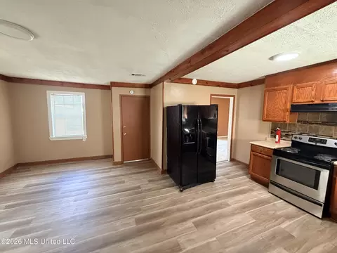 Living - 1335 Morson Rd, Jackson, MS 39209 photo 2 of 2