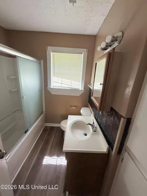 Bath - 1335 Morson Rd, Jackson, MS 39209 photo 1 of 1