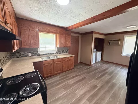 Kitchen - 1335 Morson Rd, Jackson, MS 39209 photo 1 of 2