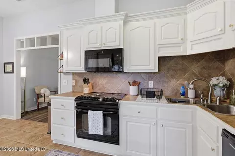 Kitchen - 326 Fairview Dr, Brandon, MS 39047 photo 1 of 2