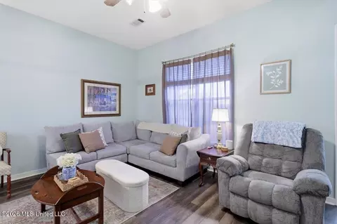 Living - 326 Fairview Dr, Brandon, MS 39047 photo 2 of 2